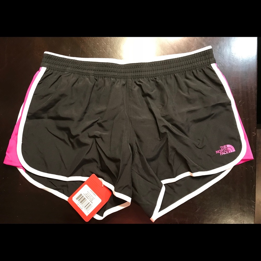 The north face shorts size medium (has support)